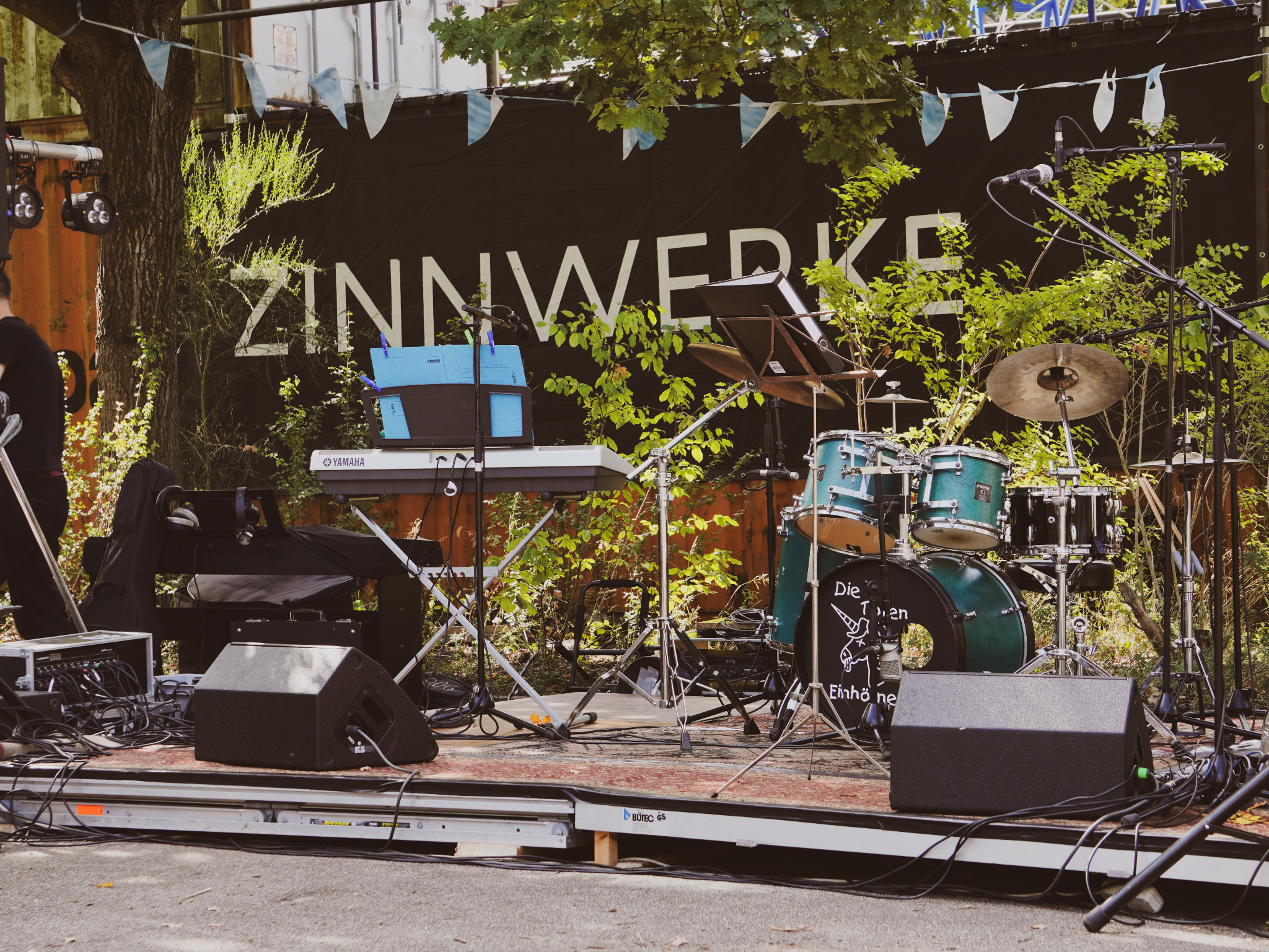 Vorbereitete Open-Air-Bühne in den Wilhelmsburger Zinnwerken